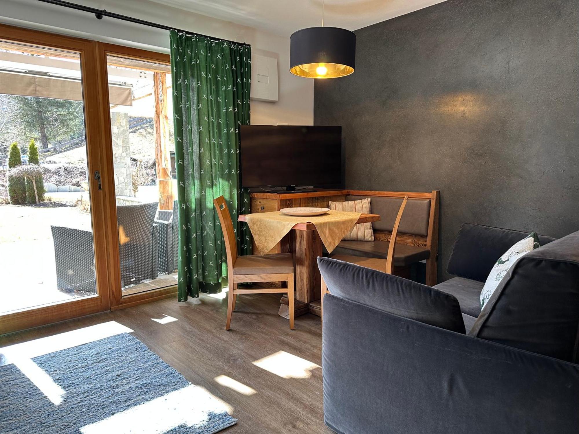 Alpine Mountain Aparthotel 4*